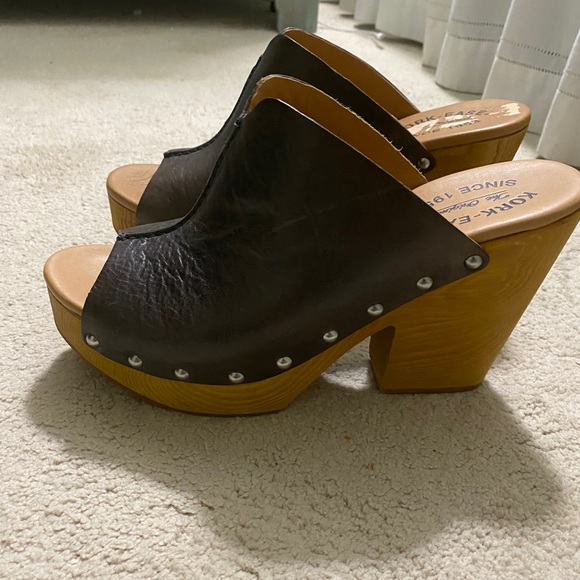 Kork-Ease Shoes - Kork Ease Clogs -Size 8